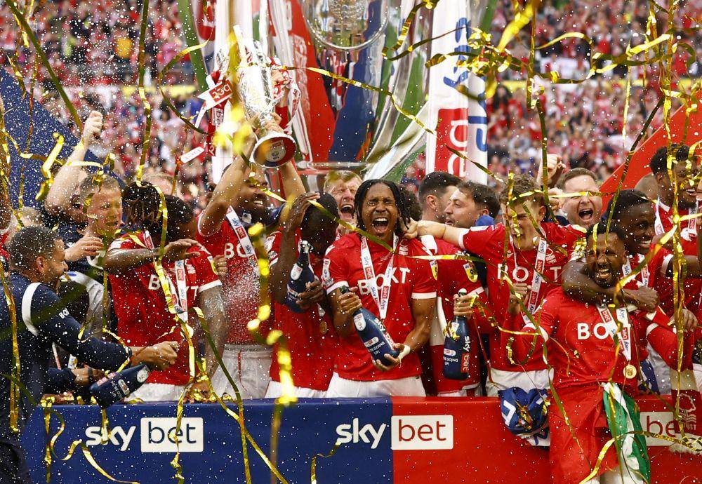 Para pemain Nottingham Forest merayakan keberhasilan promosi ke EPL. (premierleague.com)