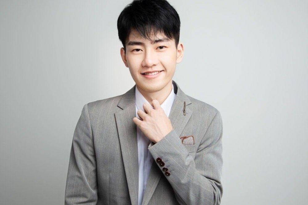 Wang Chang sedang pemotretan (weibo.cn/Wang Chang