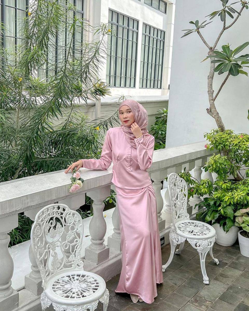 inspirasi outfit warna pink untuk hijab ala Astri Ratnasari (instagram.com/nasariastri)