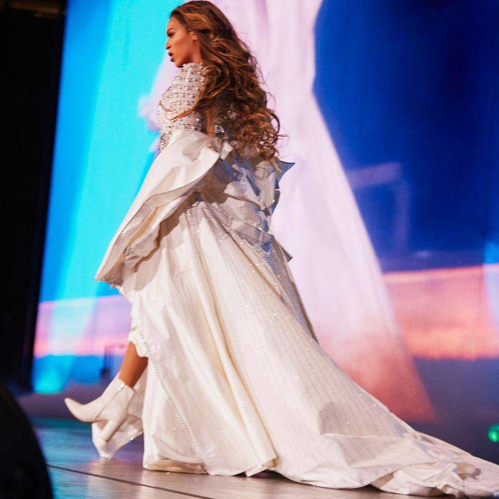 potret gaya busana Beyoncé di atas panggung (instagram.com/beyonce)