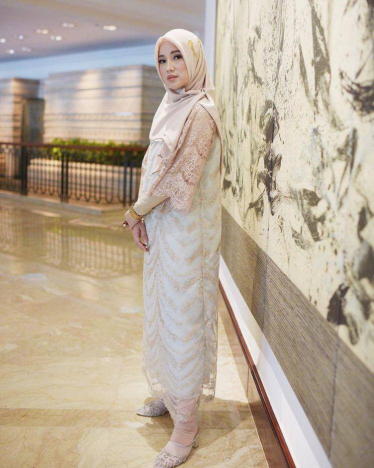 potret outfit pakai kebaya syar'i ala Chaca Frederica (instagram.com/chafrederica)
