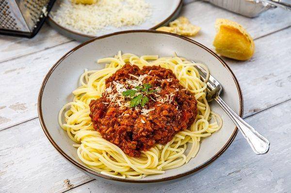 Classic Spaghetti Bolognese (ericlyons.co.uk)