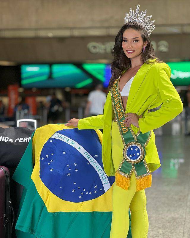 Potret Keberangkatan Miss Charm Brasil 2023 (Instagram.com/russoluma)