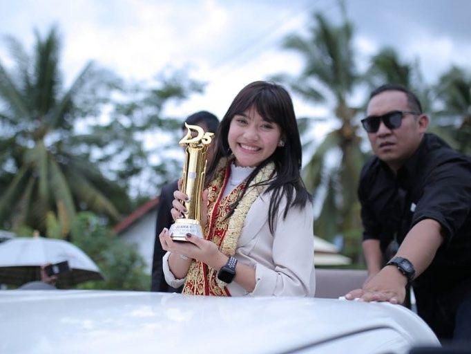 10 Potret Sridevi D'Academy Pulang Kampung, Diarak Keliling Prabumulih