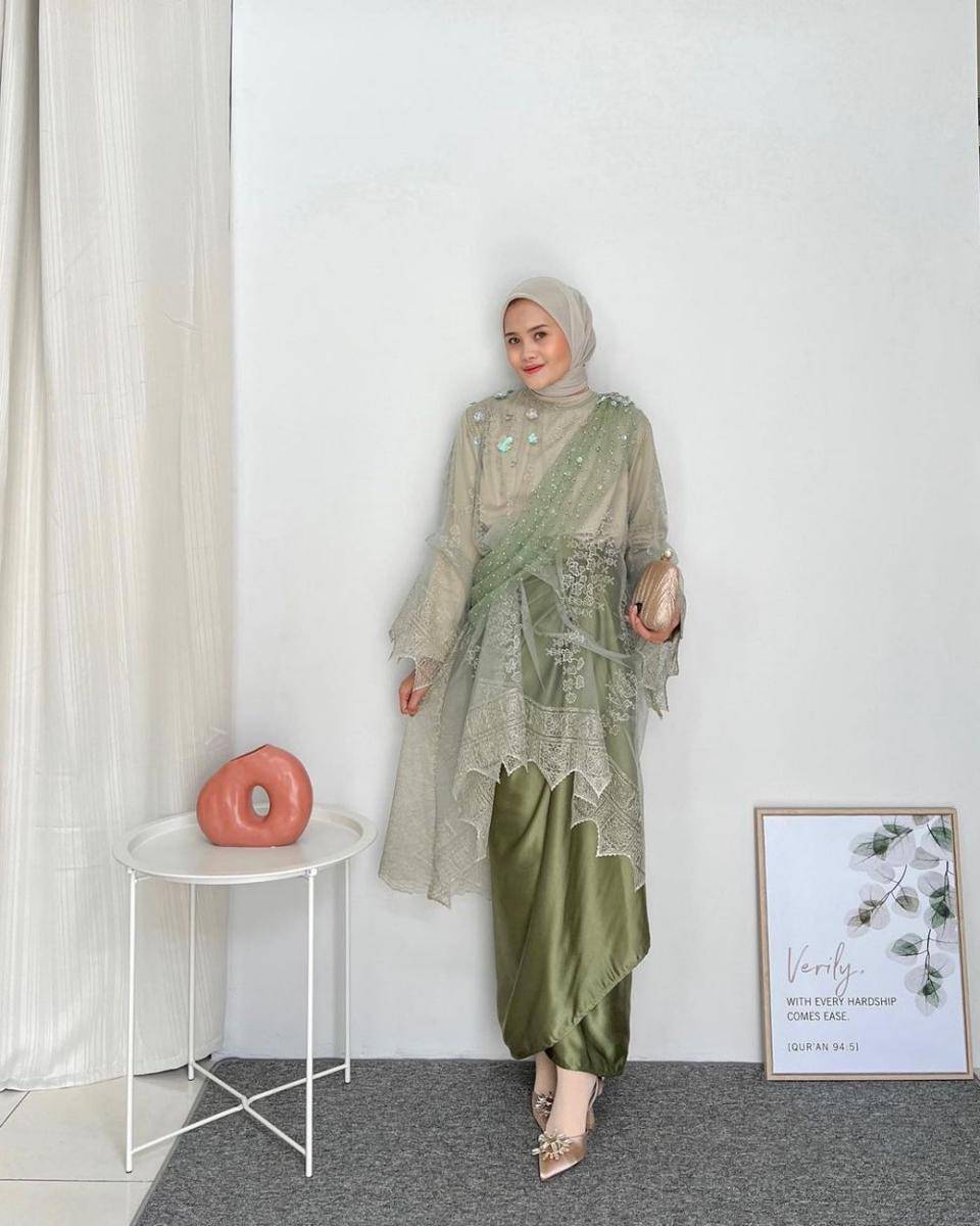 ide kebaya modern untuk kondangan hingga wisuda (instagram.com/siqvi.nr)