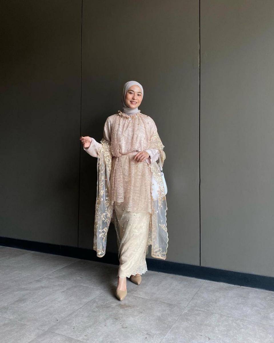 ide kebaya modern untuk kondangan hingga wisuda (instagram.com/clymontinesakianto)