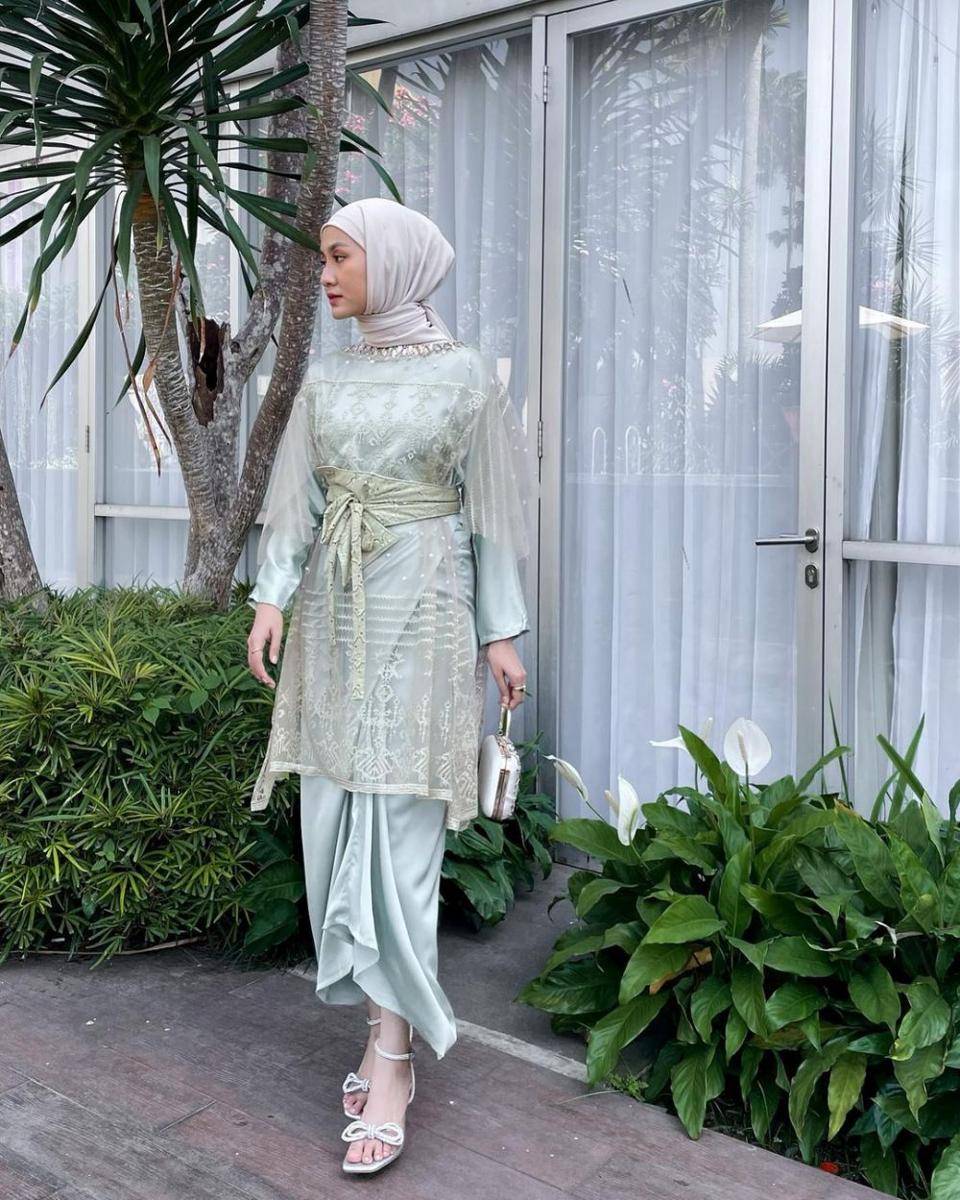 ide kebaya modern untuk kondangan hingga wisuda (instagram.com/inasrana)