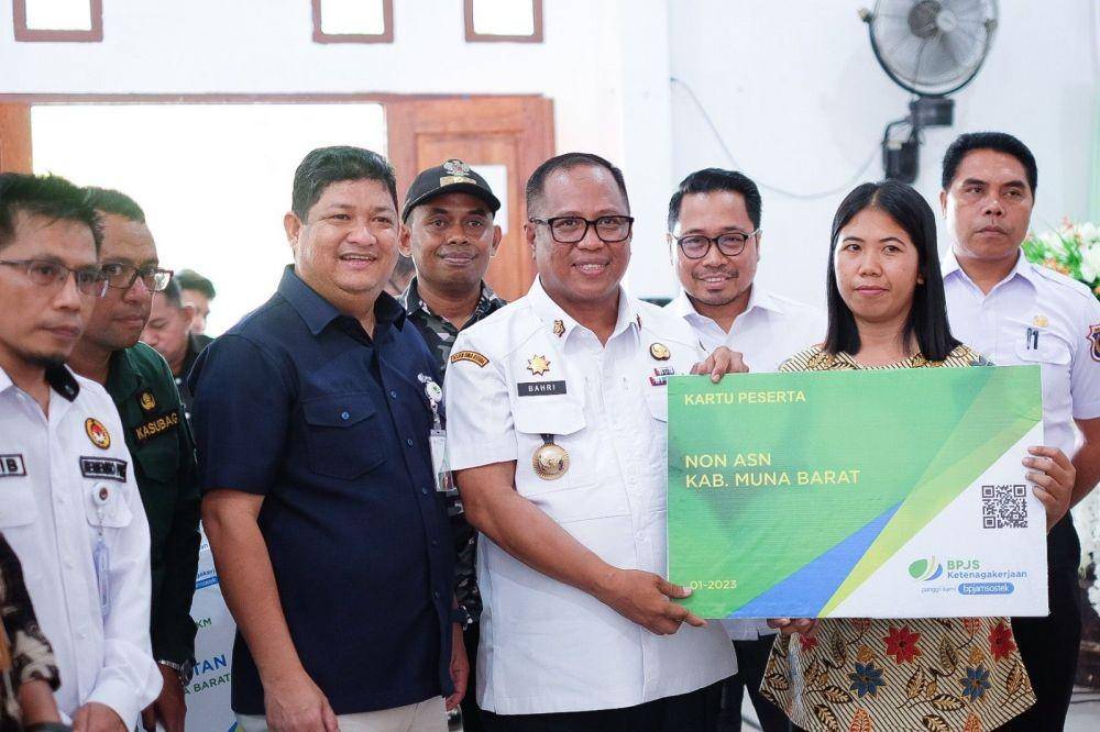 BPJS Ketenagakerjaan Berikan Penghargaan kepada Pemkab Muna Barat. (Dok. BPJS Ketenagakerjaan)