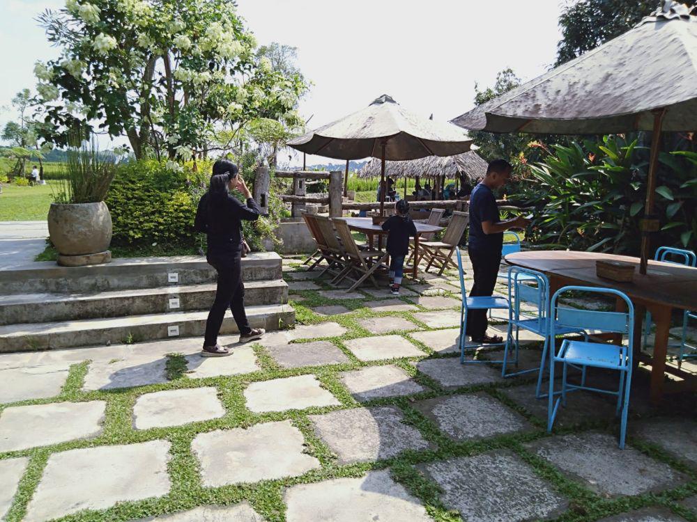 9 Tempat Makan di Semarang dengan Nuansa Alam yang Wajib Dicoba