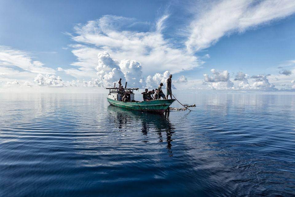 ilustrasi berada di atas perahu (pixabay.com/Kanenori)