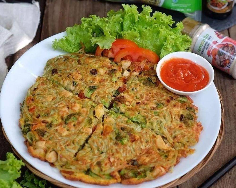 omelet mi (instagram.com/resep.sbm)