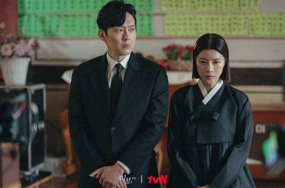 Park Byung Eun dan Yoo Sun di drama Eve (instagram.com/tvn_drama)