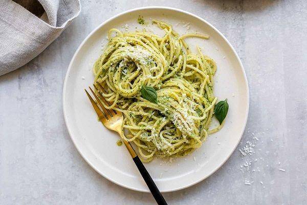spaghetti pesto (littlebroken.com)