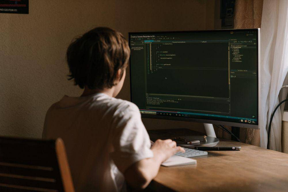 ilustrasi coding (pexels.com/cottonbro)