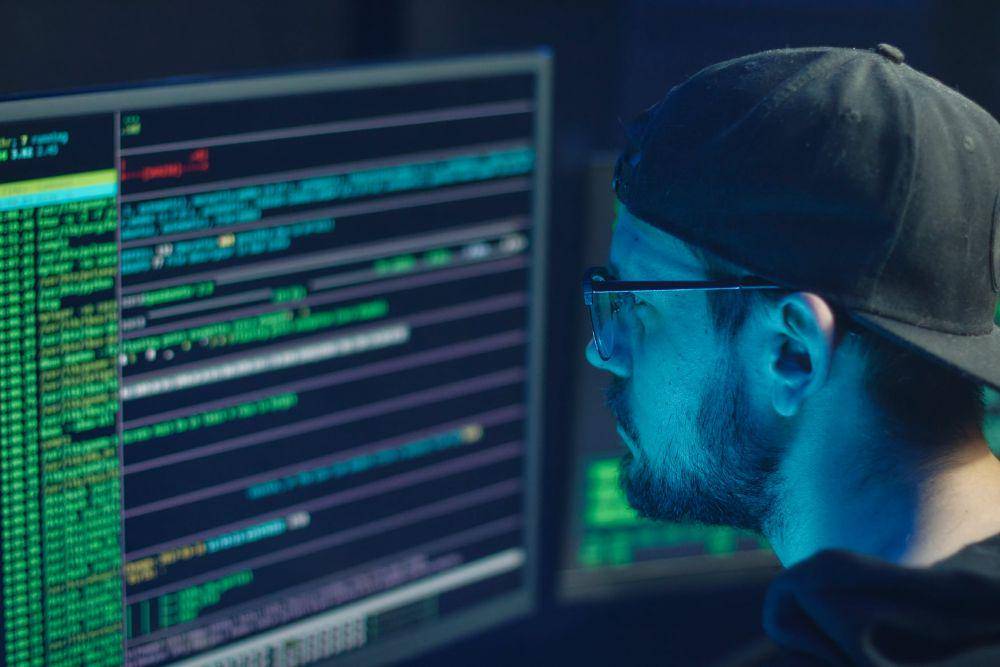 ilustrasi coding (pexels.com/Mikhail Nilov)