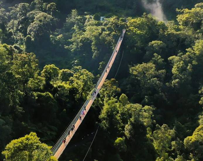 potret jembatan gantung rengganis dari ketinggian (instagram.com/_kopites_man)