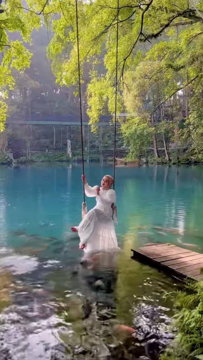 Ririe Fairus jalani pemotretan di Telaga Biru Cicerem (instagram.com/ririe_fairus)