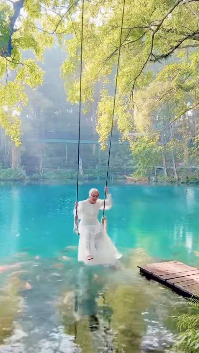 Ririe Fairus jalani pemotretan di Telaga Biru Cicerem (instagram.com/ririe_fairus)