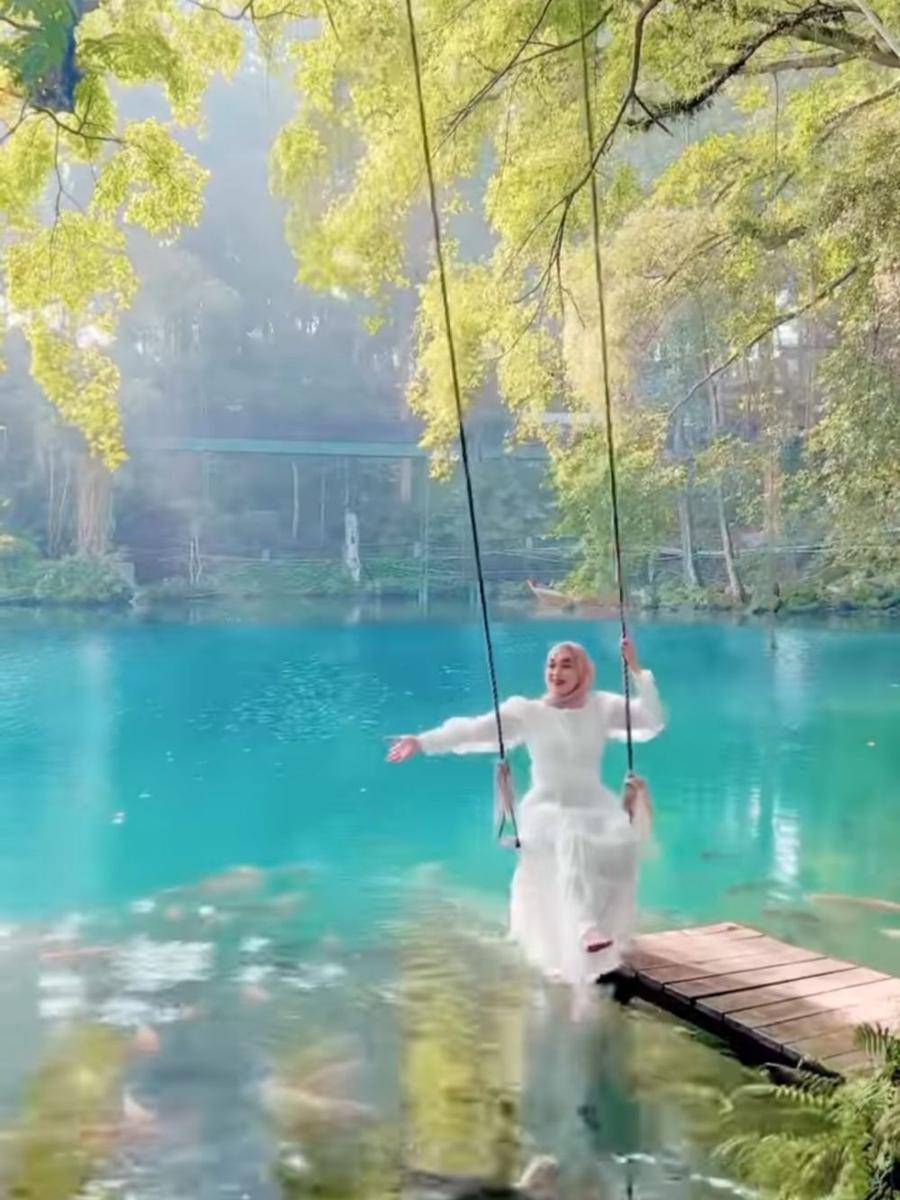 Ririe Fairus jalani pemotretan di Telaga Biru Cicerem (instagram.com/ririe_fairus)