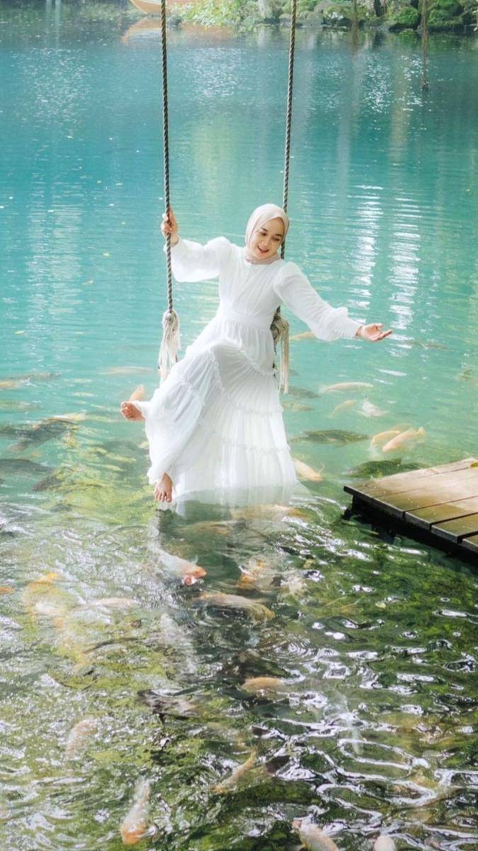 Ririe Fairus jalani pemotretan di Telaga Biru Cicerem (instagram.com/ririe_fairus)