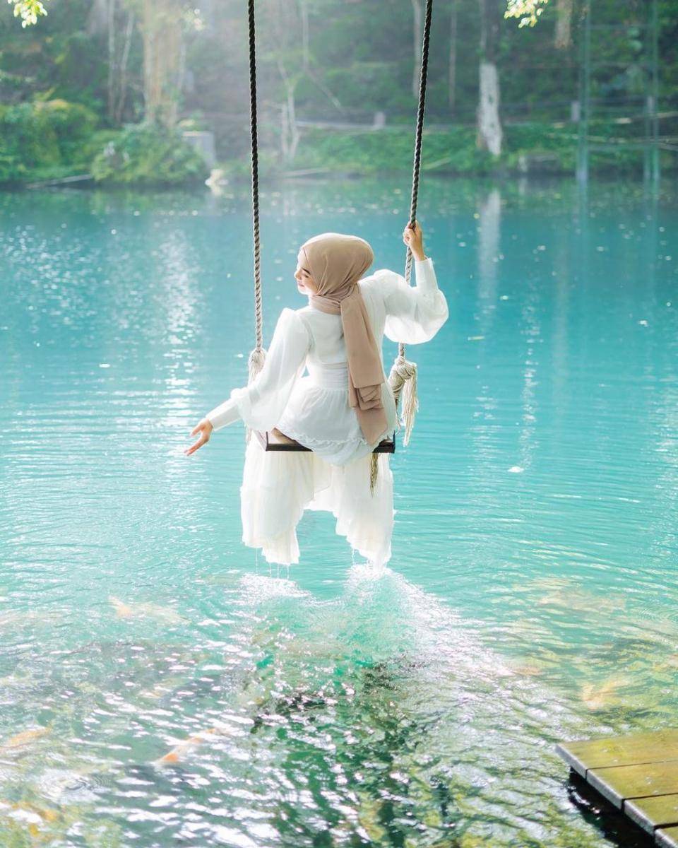 Ririe Fairus jalani pemotretan di Telaga Biru Cicerem (instagram.com/ririe_fairus)