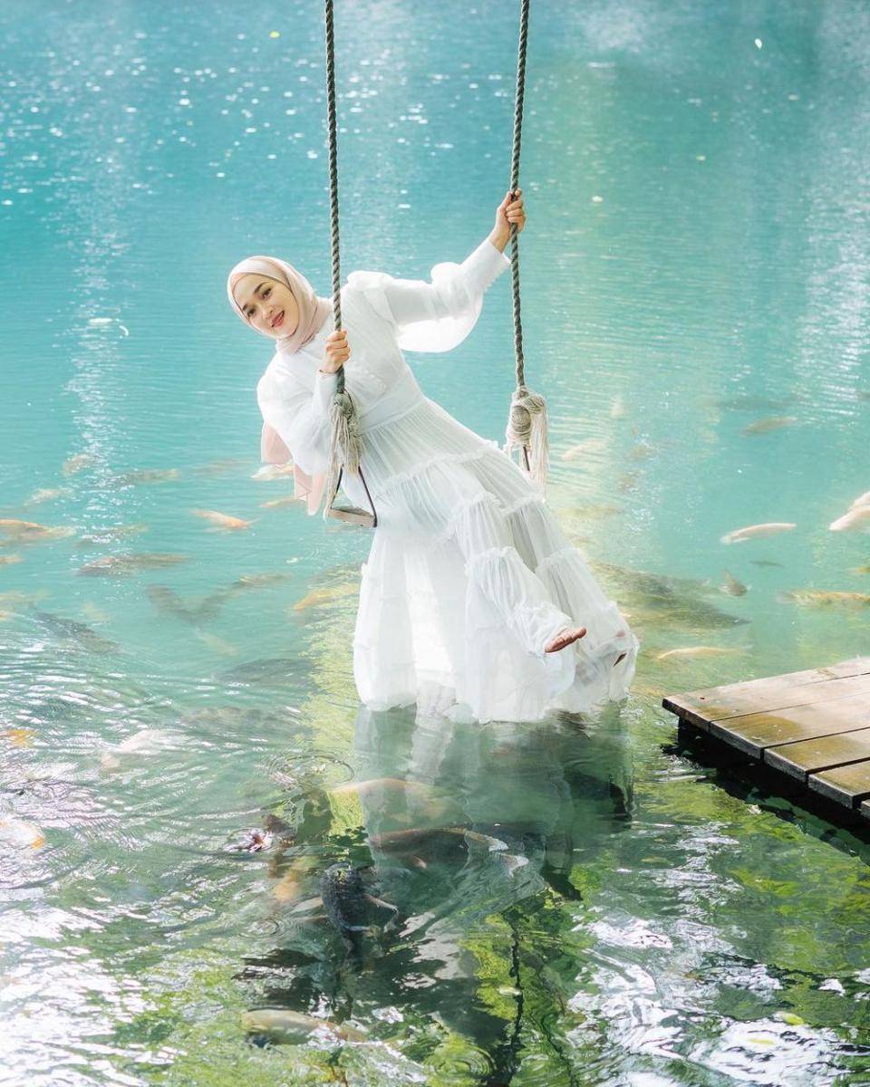 Ririe Fairus jalani pemotretan di Telaga Biru Cicerem (instagram.com/ririe_fairus)