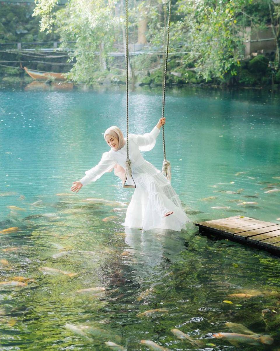 Ririe Fairus jalani pemotretan di Telaga Biru Cicerem (instagram.com/ririe_fairus)