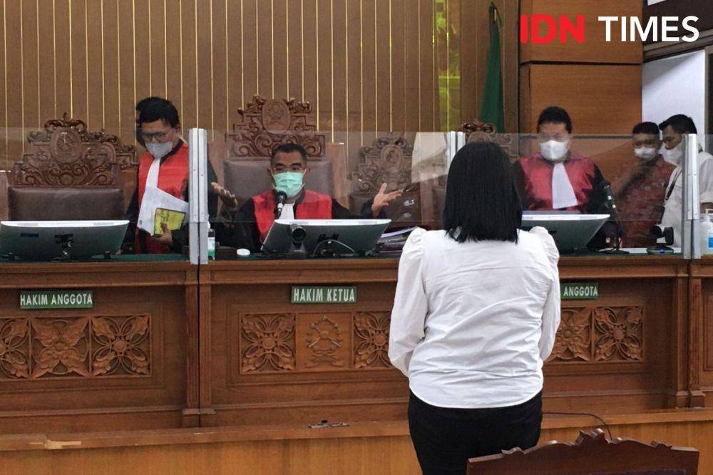 Terdakwa Putri Candrawathi menjalani sidang pembacaan duplik pada Kamis (2/2/2023). (IDN Times/Irfan Fathurohman)