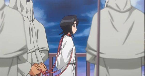 Rukia dibawa para penjaga ( Dok. Pierrot / Bleach )