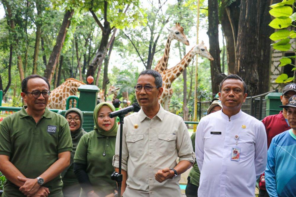 Heru Beri Nama Anak Gajah dan Jerapah di Ragunan, Unggul dan Tazo