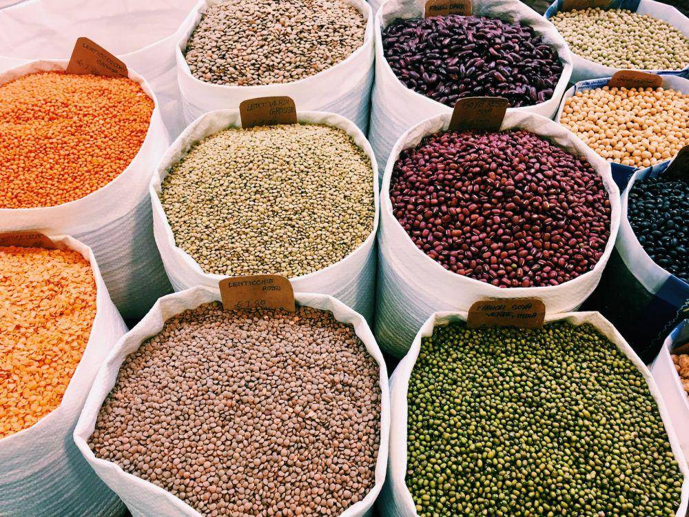 kacang-kacangan (unsplash.com/Betty Subrizi)