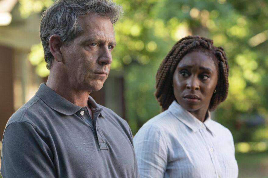 Ben Mendehlson dan Cynthia Erivo dalam serial The Outsider (dok. HBO/The Outsider)