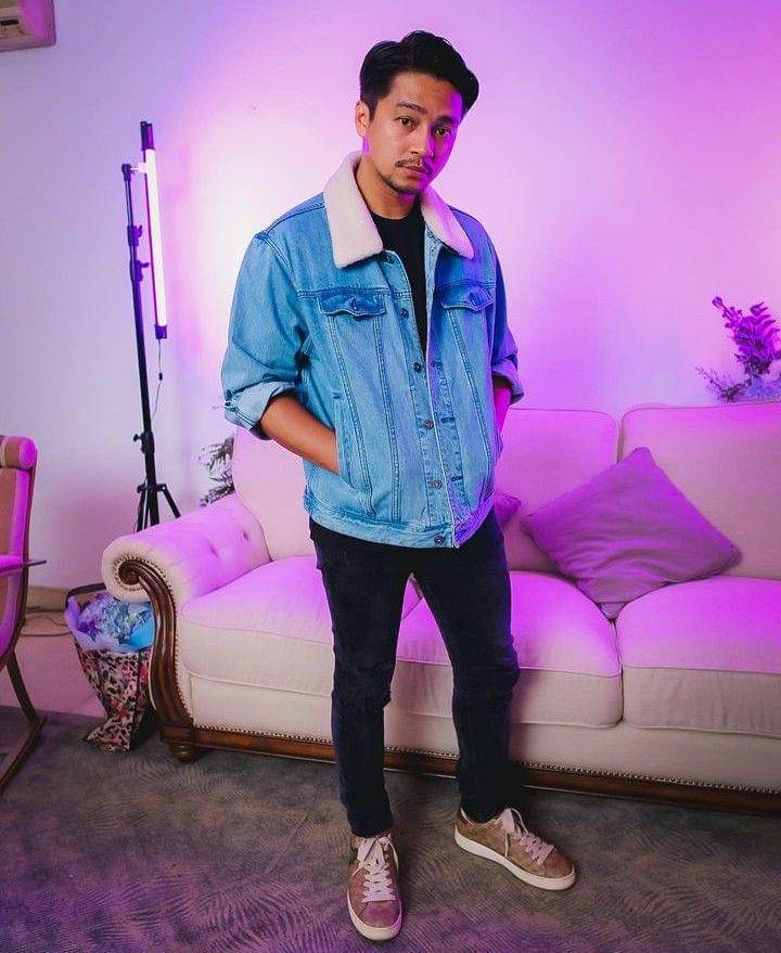 OOTD ala Deva Mahenra (instagram.com/devamahenra)