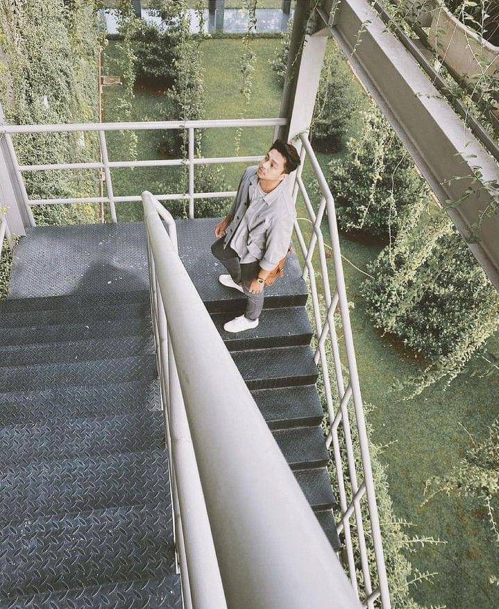 OOTD ala Deva Mahenra (instagram.com/devamahenra)