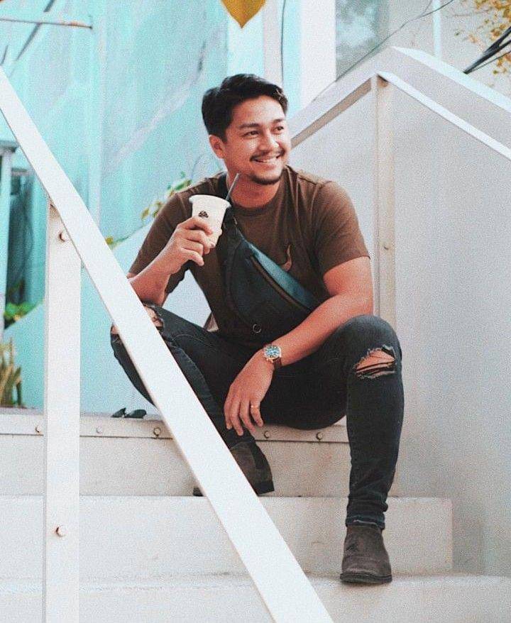 OOTD ala Deva Mahenra (instagram.com/devamahenra)