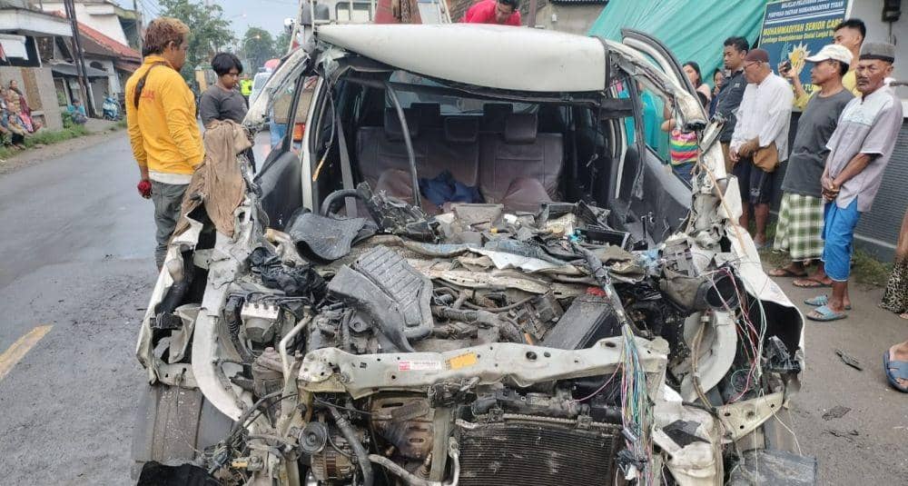 Tiga penumpang minibus terluka parah usia terlibat kecelakaan di jalur Pantura. Dok Istimewa