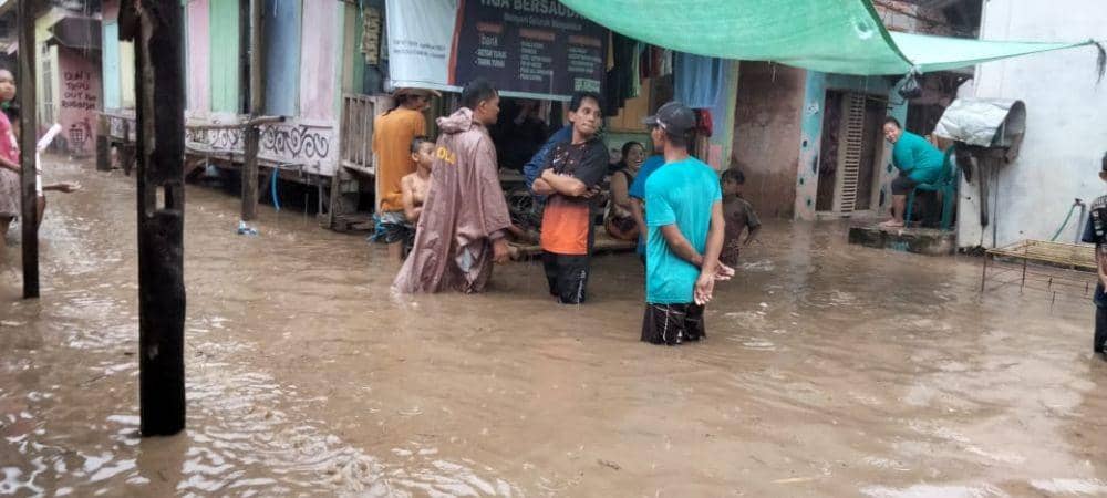 Foto saat banjir merendam pemukiman warga di Kabupaten Dompu (Dok/Polres Dompu)