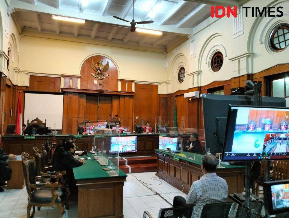 Suasana sidang tuntutan Abbul Haris di PN Surabaya, Jumat (3/2/2023). (IDN Times/Khusnul Hasana).