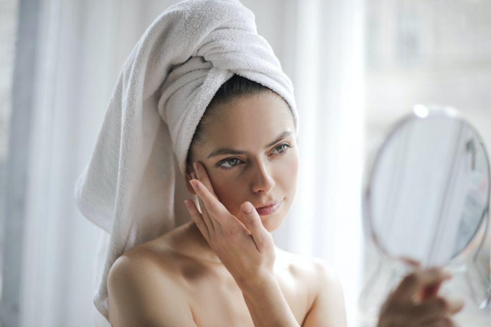 5 Kebiasaan yang Dapat Merusak Skin Barrier, Jangan Ngeyel deh!