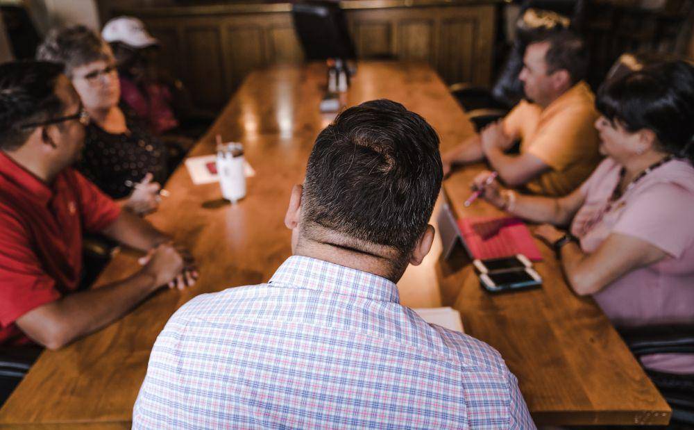 Mengamati orang lain (Pexels.com/Jopwell)