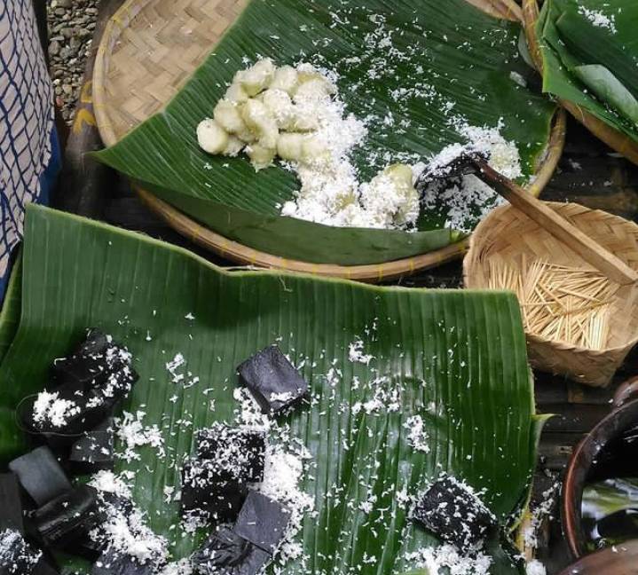 kuliner yang dijajakan di obyek wisata pemandian air panas krakal (instagram.com/kulinerankebumen)