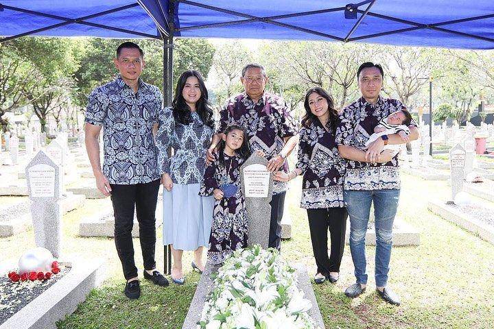 Aliya Rajasa berziarah ke makam Ani Yudhoyono (instagram.com/ibasyudhoyono)