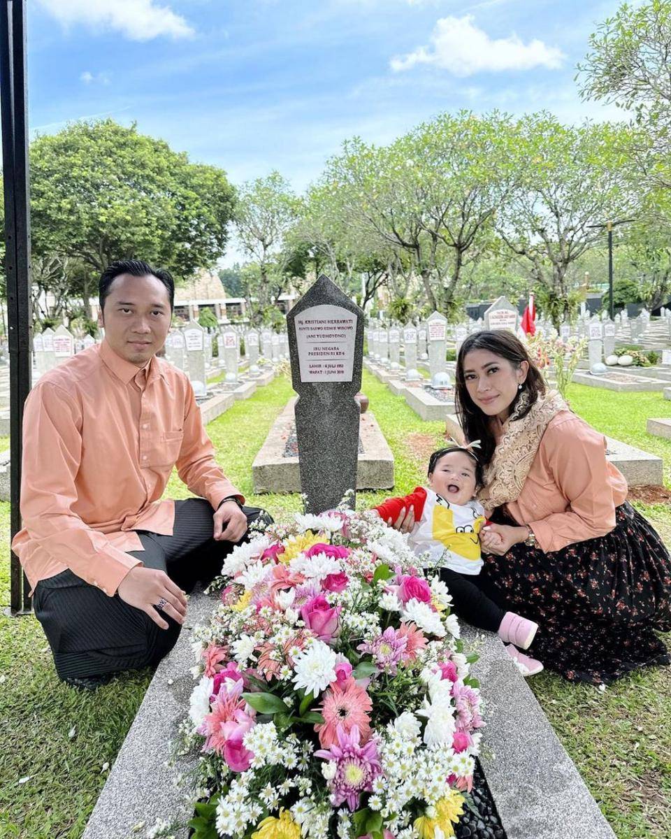 Aliya Rajasa berziarah ke makam Ani Yudhoyono (instagram.com/ruby_26)