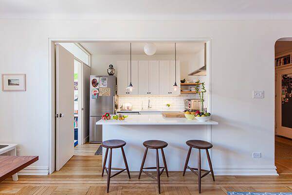 desain interior dapur mini bar (sweeten.com/Robyn Robets)