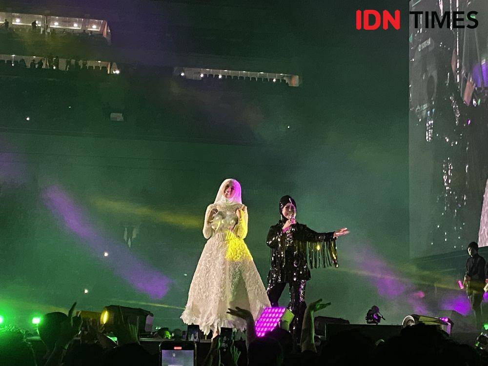 Mulan Jameela kolaborasi dengan Elvy Sukaesih (dok.IDN Times/Stephanie Risyana)