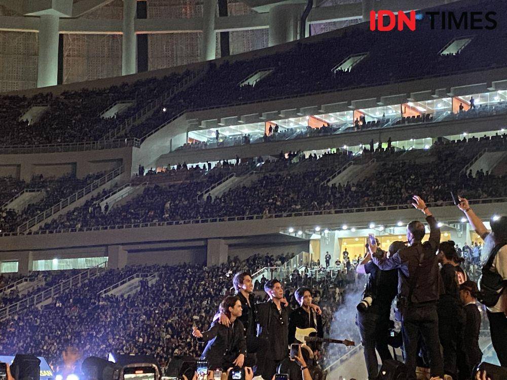 Al, El, dan Dul tampil membawakan lagu superman (dok.IDN Times/Stephanie Risyana)