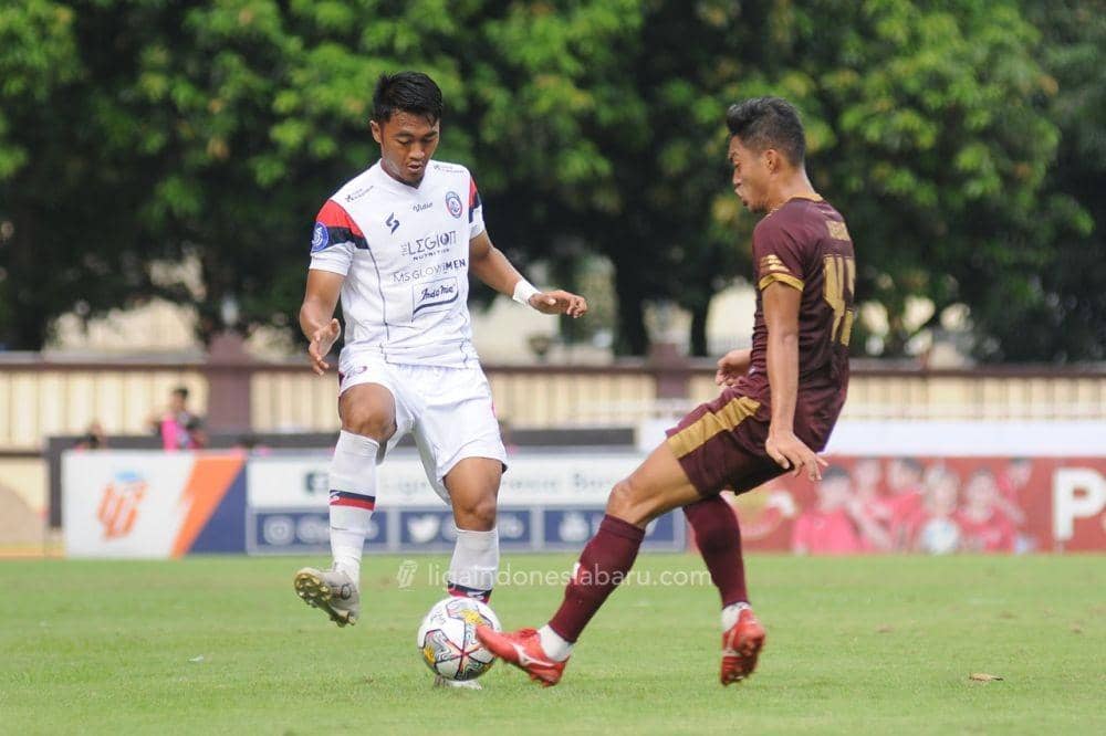 Salah satu momen pertandingan pekan ke-22 BRI Liga 1 2022-23 antara Arema FC versus PSM Makassar yang berlangsung di Stadion PTIK Jakarta Selatan, 4 Februari 2023. (Dok. PT Liga Indonesia Baru)