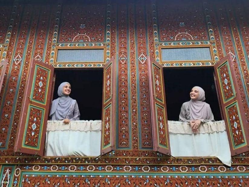 10 Potret Zaskia Sungkar Pulkam ke Solok, Bertemu Gubernur!