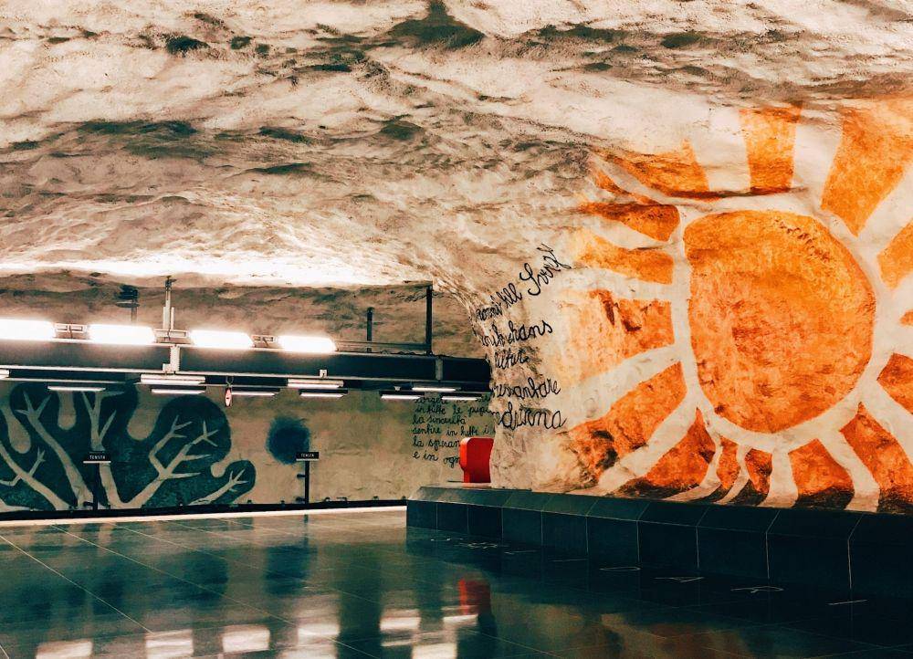 ilustrasi Stasiun Tensa di Stockholm (unsplash.com/Fred Rivett)