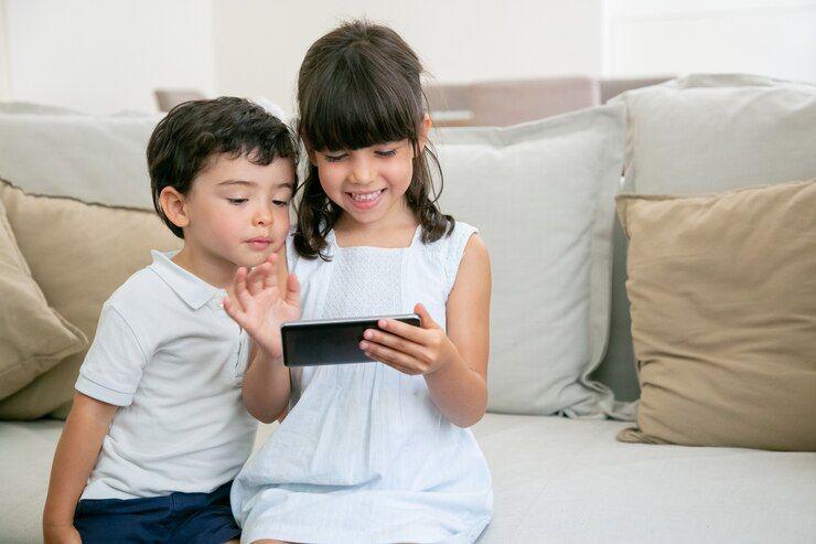 Bahaya Kecanduan Gadget bagi Kesehatan dan Perkembangan Anak